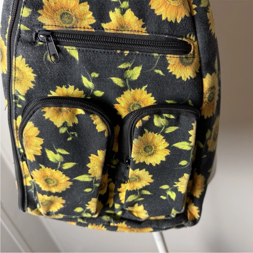 Cargo Sling Bag Sunflowers Black Gold Green Outer Pockets Inner Zip Pocket Clean - Picture 3 of 6